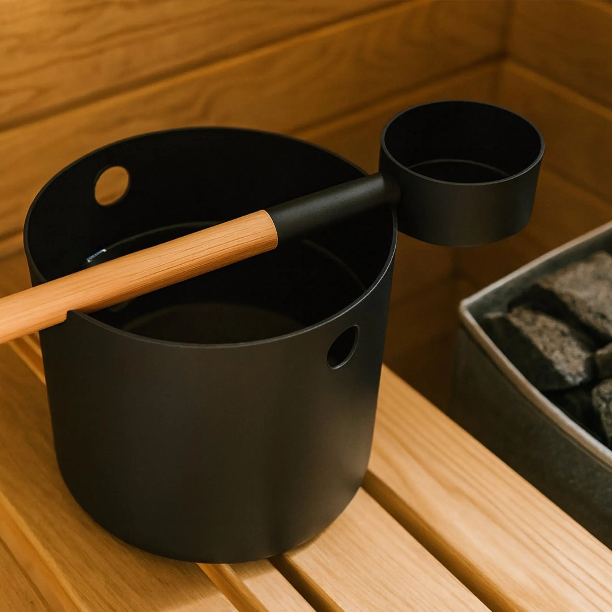 Design-Saunaeimer Set Aluminium schwarz mit Saunakelle - Wellow Sauna